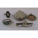 Various pieces of silver jewellery inc large locket Sheffield 1977 3.5 cm x 4.5 cm, silver gilt