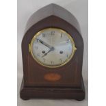 Edwardian arch top mantel clock in an mahogany case Ht 32cm