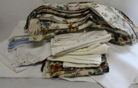 Assorted table linen including damask tablecloths and 4 long (237cm x 110cm) and 2 short (150cm x