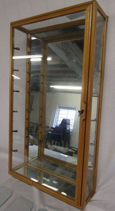 Glass Display cabinet with mirrored back, 6 shelves - H 76cm x W44cm x D15cm - Image 5 of 6