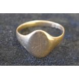 9ct gold signet ring (worn & bent) 2.8g
