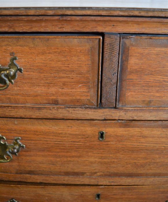 Georgian oak chest of drawers with mixed wood quarter columns & walnut cross banding to drawers & - Image 3 of 7