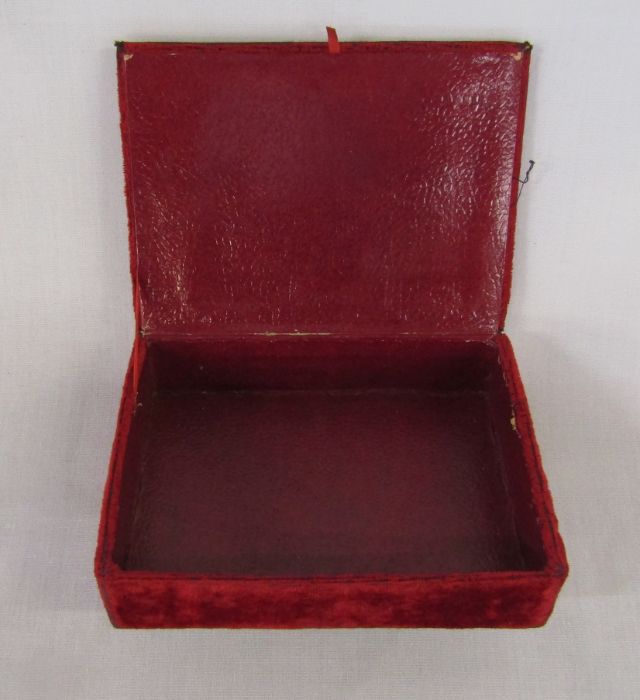 Early 20th century velvet jewellery casket with picture of St James church Louth 11 cm x 14.5 cm x - Image 3 of 4
