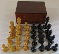 Wooden chess set (height of king 9 cm)