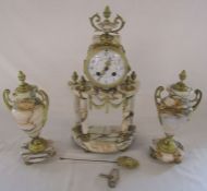 French marble portico clock garniture with acorn finials and sunburst pendulum H 41 cm L 22 cm