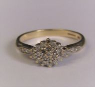 18ct gold diamond cluster ring, (2 diamonds missing), size N/O, weight 3.1 g