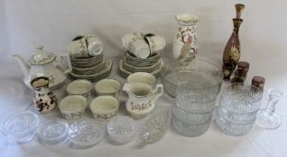 Selection of glassware including Continental decanter & set of 6 glasses, Masons Mandelay vase,