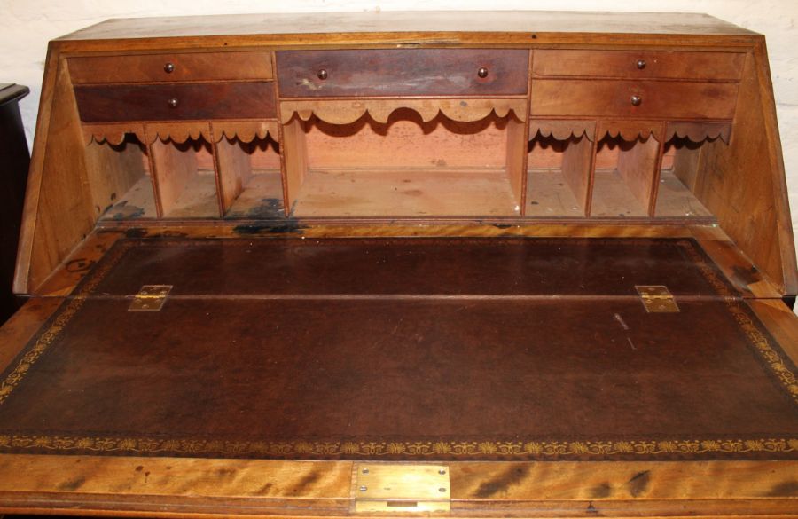 Georgian mixed wood bureau with new skiver - Image 2 of 2