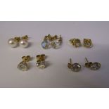 5 pairs of 9ct gold earrings inc pearl