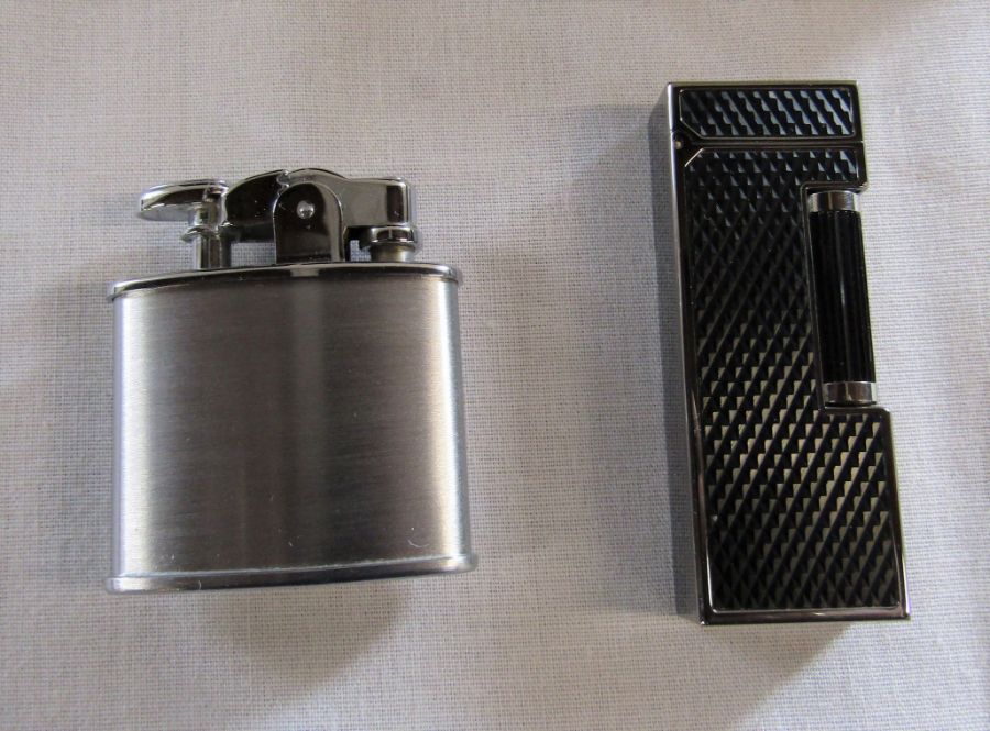 Boxed Dunhill Rollagas black resin D pattern lighter and a Ronson nostalgia lighter - Image 2 of 2