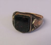 9ct gold blood stone signet ring, size R, total weight 3.2 g