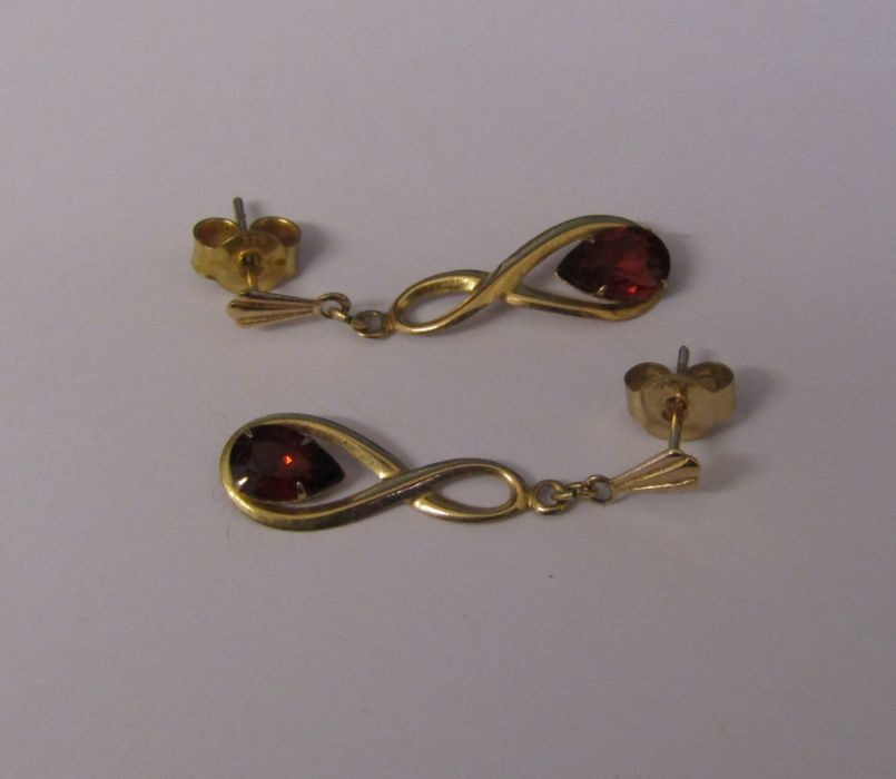 Pair of 9ct gold garnet set earrings H 23 mm weight 0.8 g