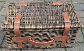 Wicker picnic hamper