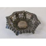 Victorian ornate silver bon bon dish London 1900 D 8.5 cm H 2 cm weight 0.59 ozt