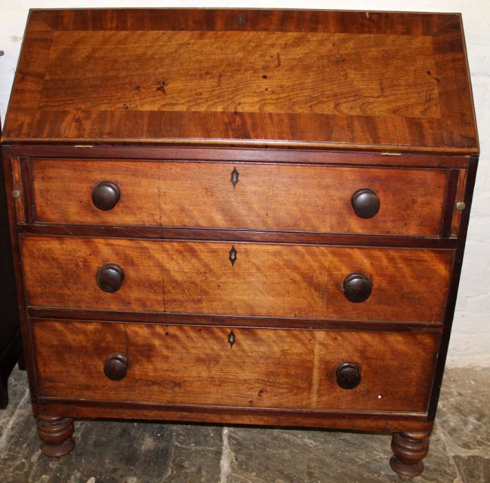 Georgian mixed wood bureau with new skiver