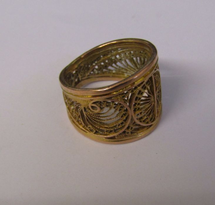 Tested as 9ct gold filigree ring size Q/R weight 6 g - Image 2 of 4