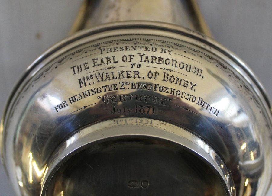 Victorian silver jug with engraved decoration and inscription "Presented by the Earl of - Image 4 of 4