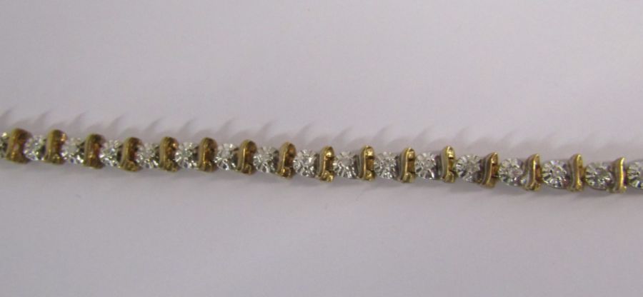 9ct gold diamond tennis bracelet with illusion set stones - length 19.4cm - weight 6.6g - Image 5 of 14