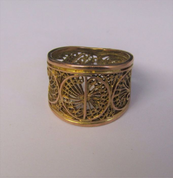 Tested as 9ct gold filigree ring size Q/R weight 6 g