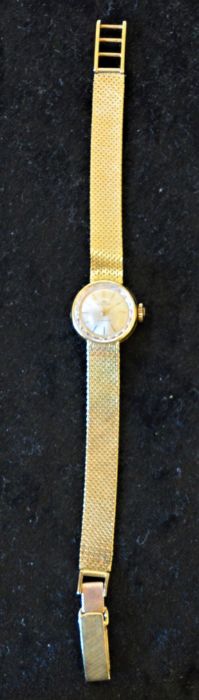 Ladies 18ct gold Bucherer wristwatch with cut crystal lens total weight 20.5g