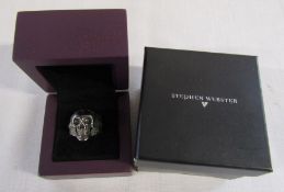 Boxed Stephen Webster designer silver skull ring, size W, weight 0.73 ozt / 22.8 g