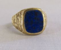Gents gold ring with lapis stone - marked 375 - ring size U/V - total weight 8.8g