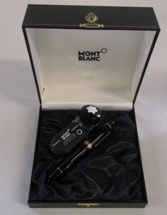 Boxed Montblanc Meisterstuck fountain pen with ink bottle, 18 ct gold nib, complete with paperwork - Image 2 of 5