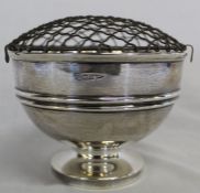 Silver rose bowl by Walker & Hall, Sheffield Sheffield 1913, weight 11.48 ozt