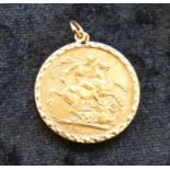 Gold sovereign 1910 with 9ct gold mount  total weight 9.2g