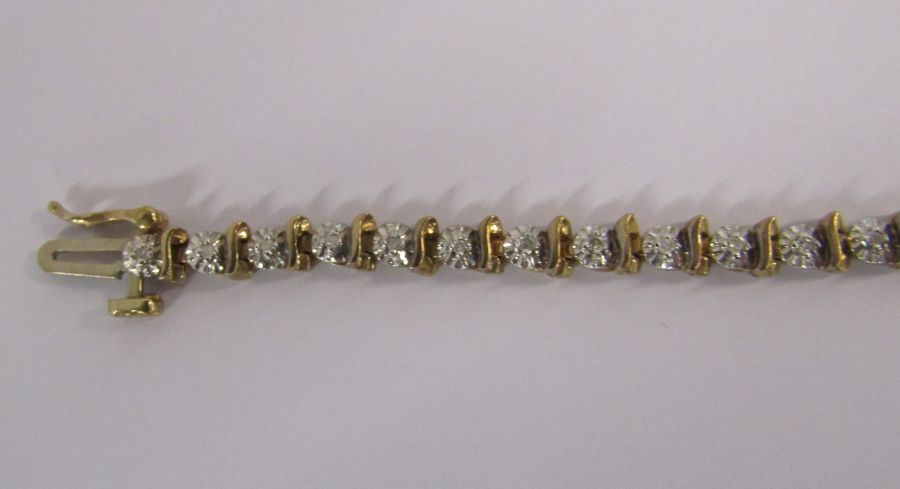 9ct gold diamond tennis bracelet with illusion set stones - length 19.4cm - weight 6.6g - Image 6 of 14