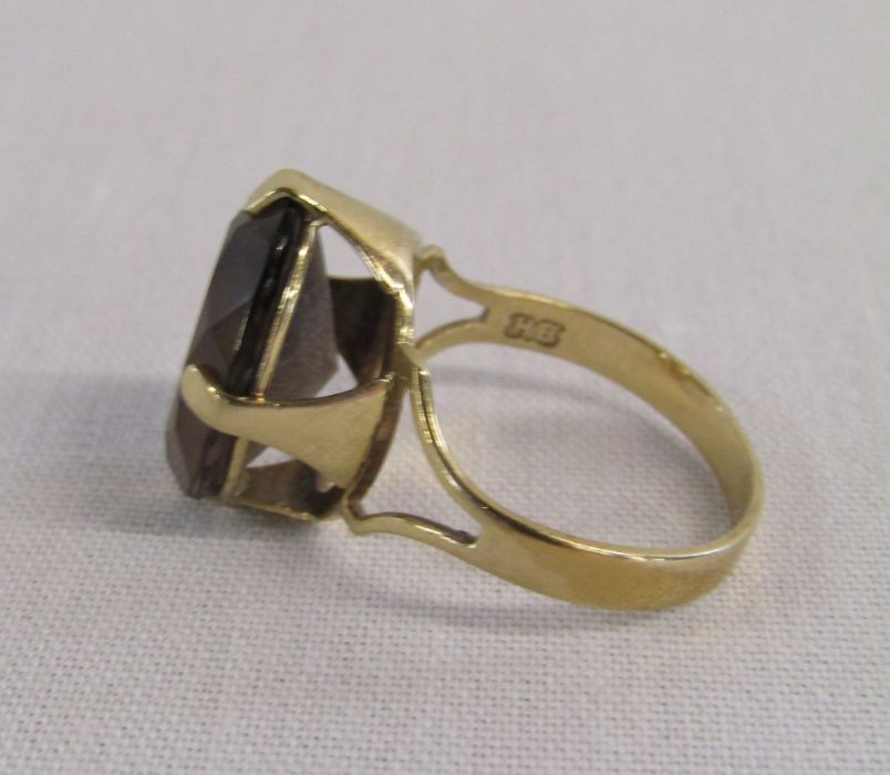 9ct gold smokey quartz ring size o/p total weight 3.6g 11mm x 15mm - Image 2 of 6