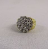 18ct gold diamond cluster ring diamond total 1.2ct size M total weight 12g