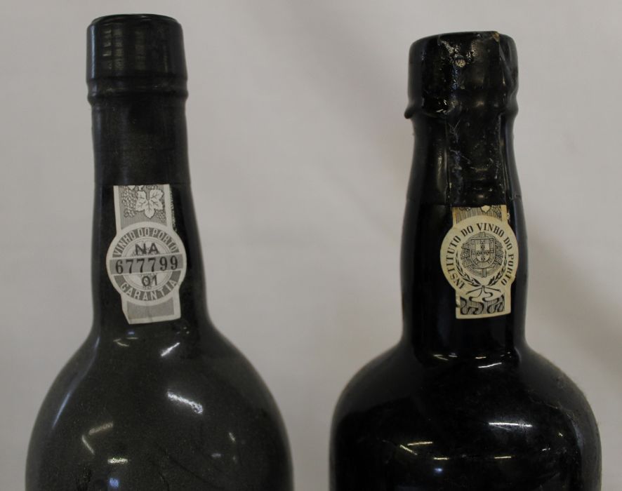 2 bottles of port - Dow's port 1991 - bottled 1993 - Real Companhia Velha Port 1985 - Image 3 of 5