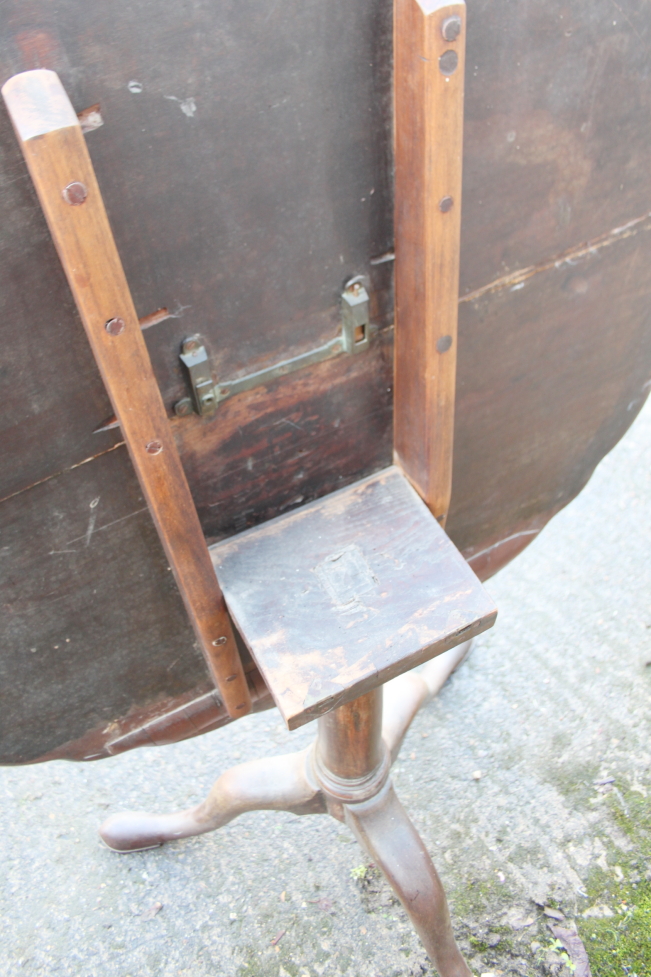 A 19th century mahogany piecrust tilt top occasional table, on baluster turned column and tripod - Image 5 of 5