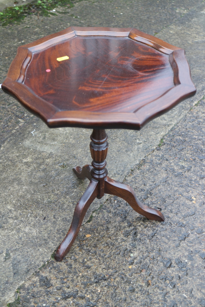 A mahogany and banded oval tray top wine table, 19" wide x 16" deep x 21" high, a mahogany shape top - Image 5 of 6