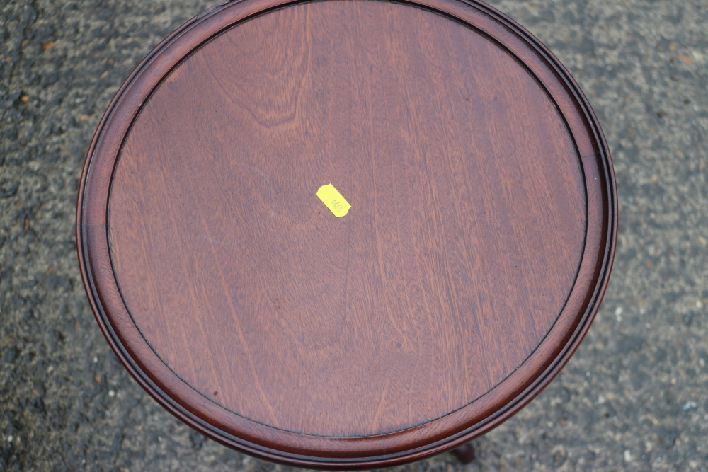 A mahogany and banded oval tray top wine table, 19" wide x 16" deep x 21" high, a mahogany shape top - Image 4 of 6