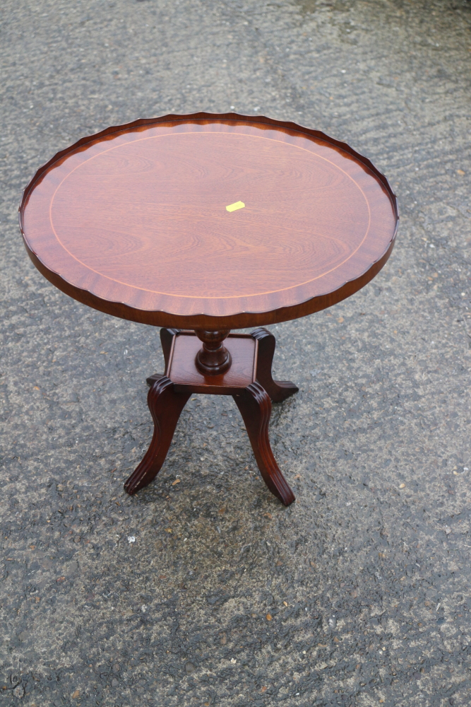A mahogany and banded oval tray top wine table, 19" wide x 16" deep x 21" high, a mahogany shape top