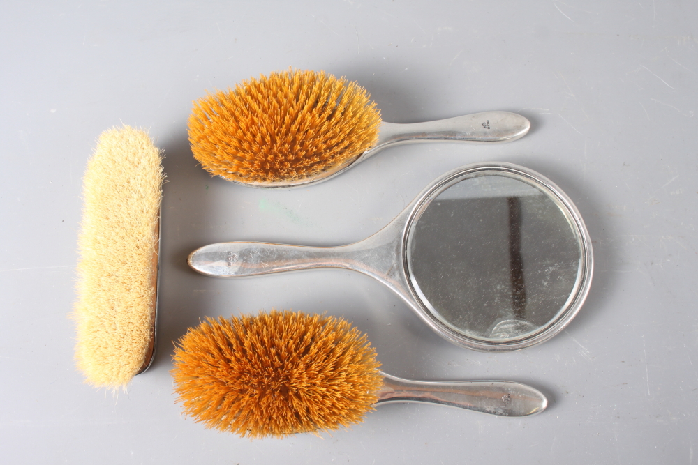 A silver pique and tortoiseshell dressing table set, comprising mirror, clothes brush and two hair - Image 3 of 3