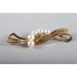 A Mikimoto Tokyo 14ct brooch set pearls