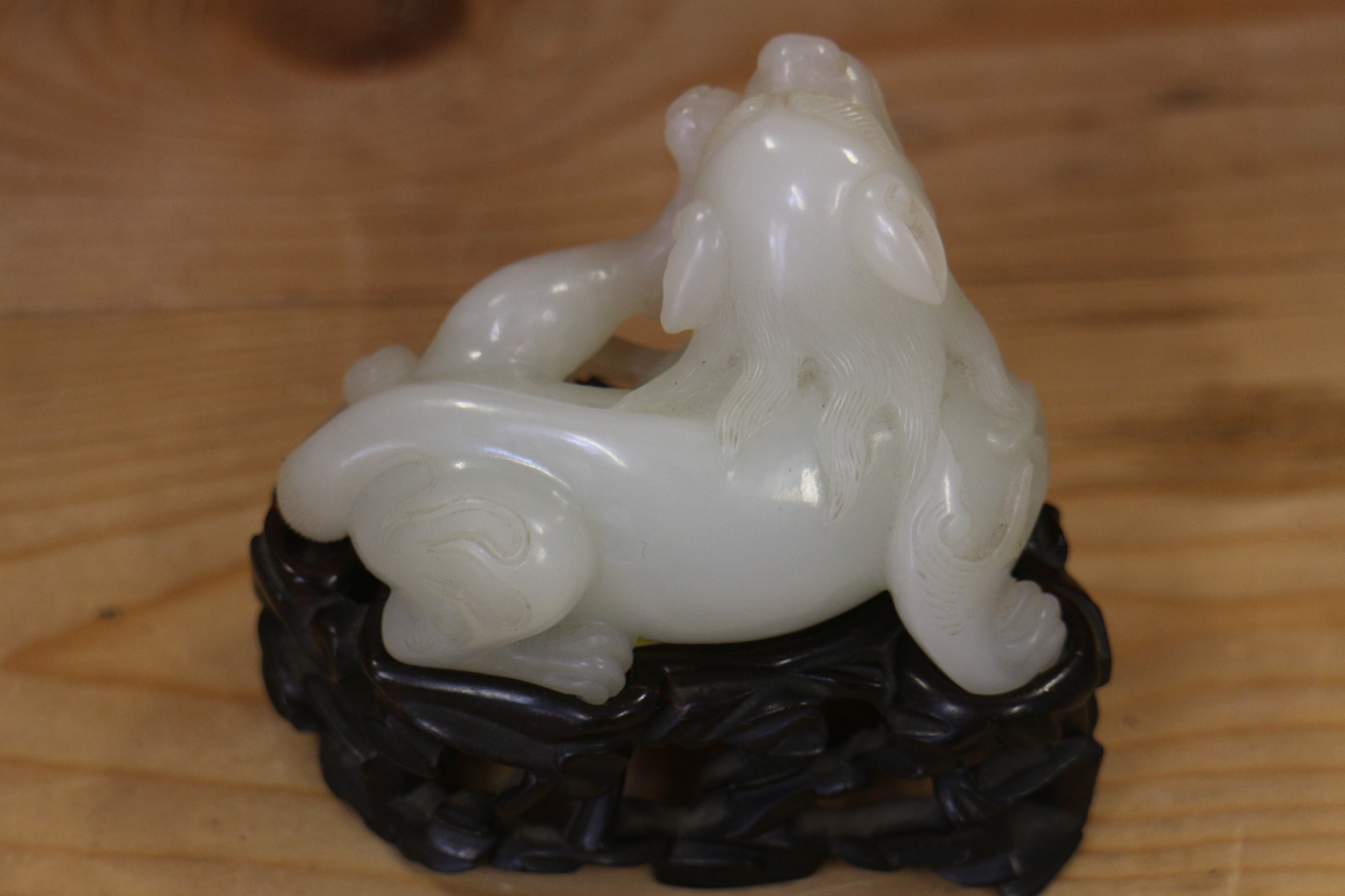 A Chinese carved jade mythical beast, on hardwood stand, 3" long - Image 8 of 18