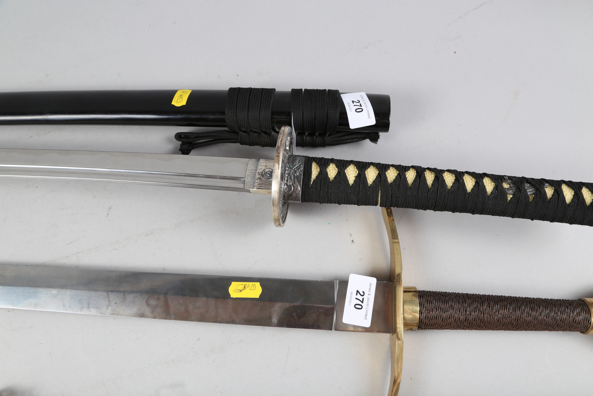 A Japanese Katana, in black plastic scabbard, blade 27 1/2" long, a modern Crusader's sword, a - Bild 2 aus 3