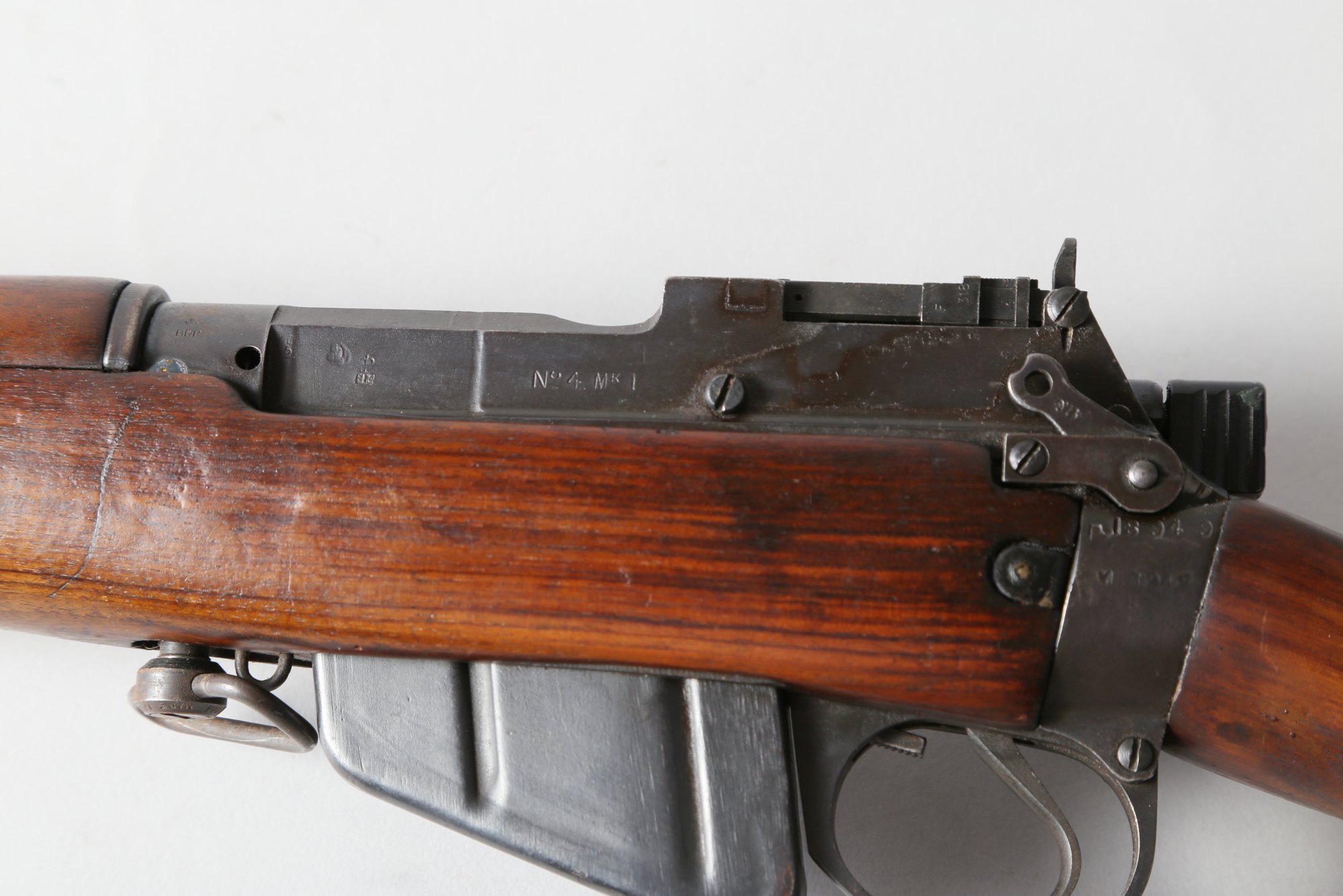 An Enfield bolt-action .303 rifle, 46" overall (deactivated with paperwork) - Bild 2 aus 11