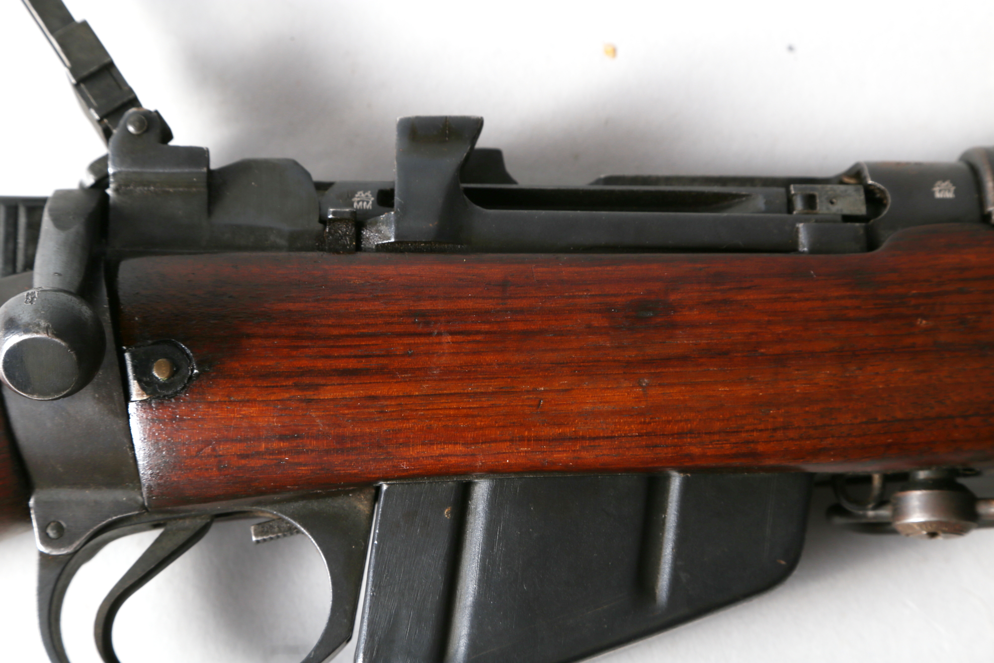 An Enfield bolt-action .303 rifle, 46" overall (deactivated with paperwork) - Bild 4 aus 11