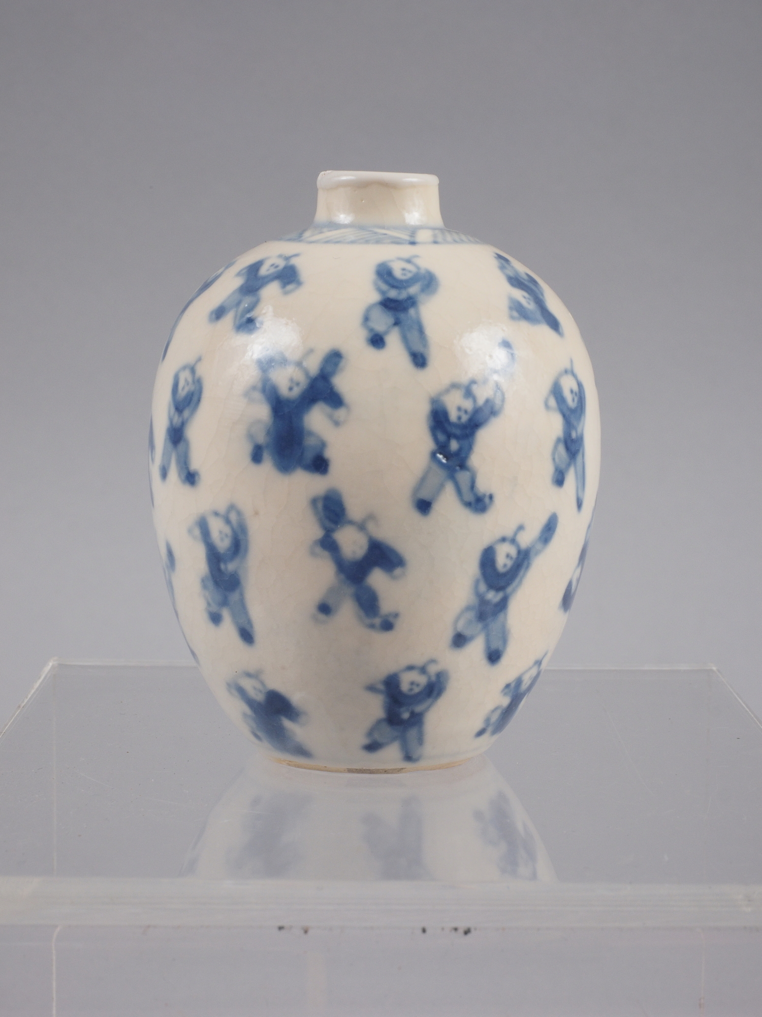 A Chinese blue and white figure decorated oviform vase with six-character mark, 2 3/4" high, on
