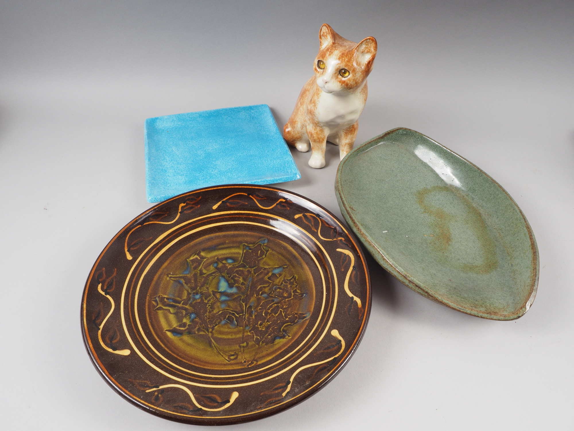An assortment of studio pottery dishes, a Winstanley seated cat ornament, etc - Image 4 of 4
