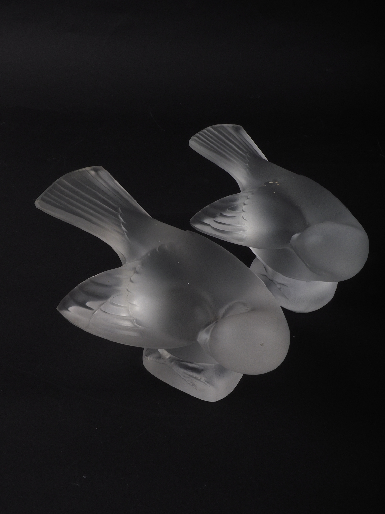Two Lalique crystal frosted glass models of birds, and a glass box and cover - Bild 4 aus 5