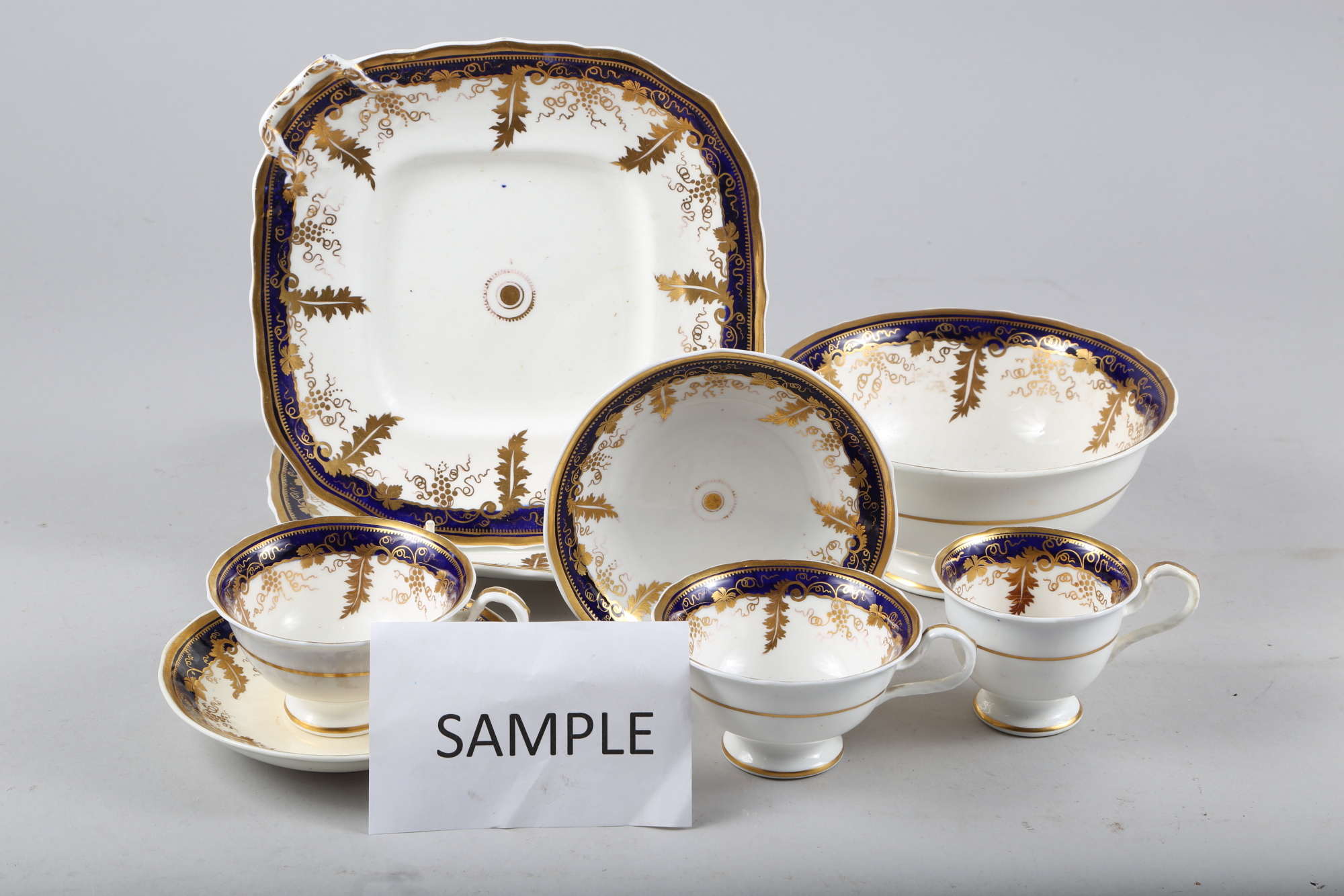 A Wedgwood & Co "Ivy" part dinner service and a white and gilt line matched combination service - Bild 2 aus 2