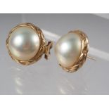 A pair of 9ct Mabe cultured pearl set earrings, pearl 1.5mm dia