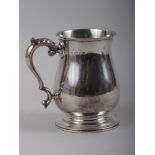 A silver pint tankard with scrolled handle, 10oz troy approx