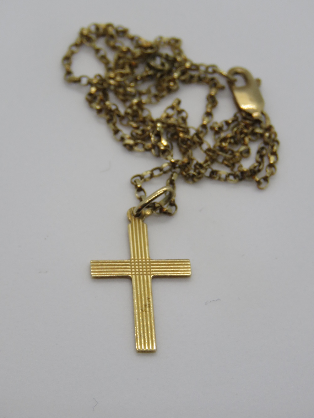 A 9ct gold crucifix on 9ct gold chain necklace, 3.2g.